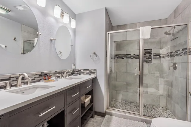 2 Bedrooms, Condo, 1 King and 2 Queen Beds, Murphy Bed، Indian Point Lodge Amp Condominiums 3/3