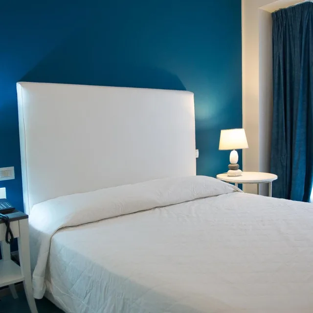 جناح جونيور، Hotel Cutimare 1/3