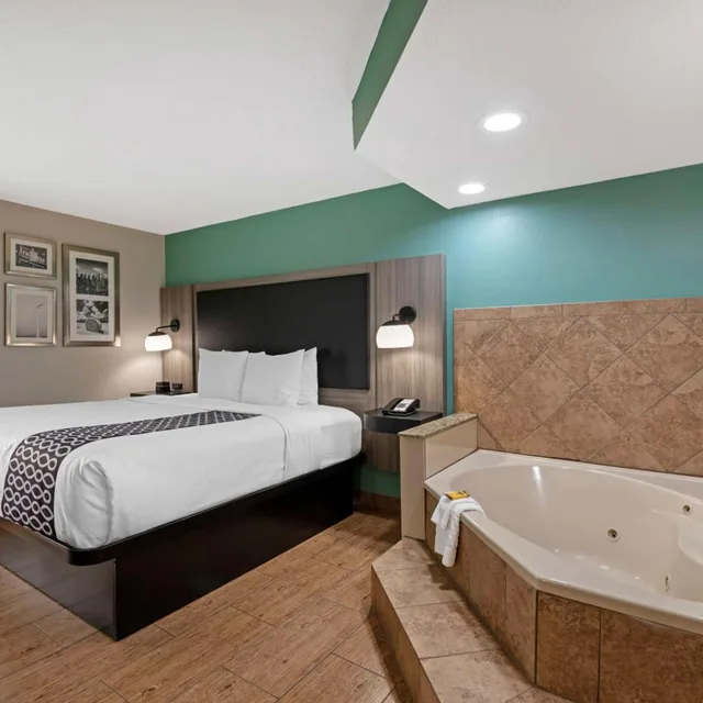 جناح بسرير كينج بجاكوزي، Best Western Plus Greenwood/Indy South Inn 6/6