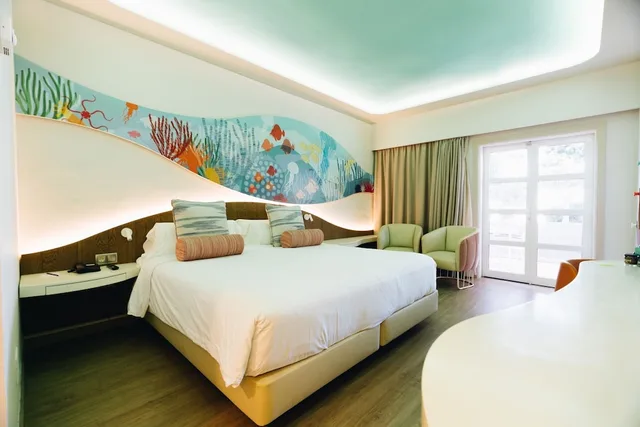 غرفة بسرير مزدوج وسرير فردي بإطلالة على المرسى بشرفة، Hotel LIVVO Puerto de Mogan 6/10