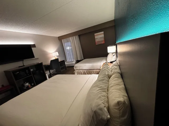 Room, 2 Queen Beds, Accessible, Comfort Inn Darien - North Brunswick 3/6