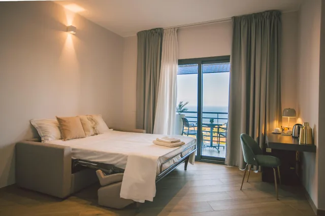 غرفة عائلية بإطلالة على البحر، TAORMINA PALACE HOTEL 1/1