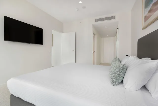 2 Bedrooms, King and Twin Beds, ULTIQA Signature at Broadbeach 4/5