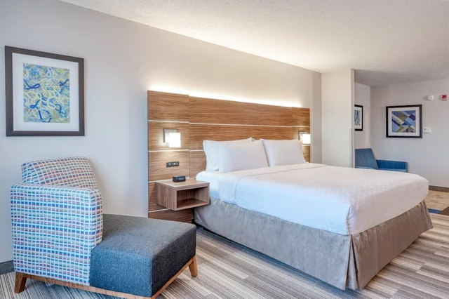 جناح بسرير كينج مع أريكة لذوي الإعاقة، Holiday Inn Express Hotel And Suites Vandalia 2/6