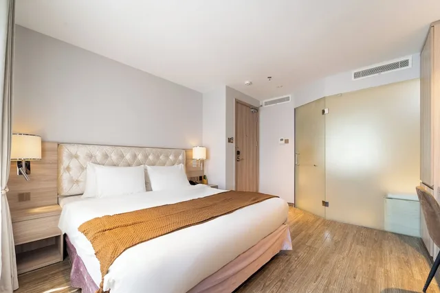غرفة جونيور بسرير كينج بحوض استحمام، Nicecy Hotel Suites Spa 3/6