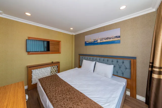 غرفة قياسية بسريرين منفصلين بإطلالة على البحر، Golden Sand Hotel 2/5