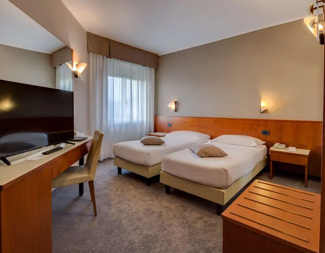 غرفة كلاسيكية بسريرين منفصلين، Best Western Hotel Turismo 1/2