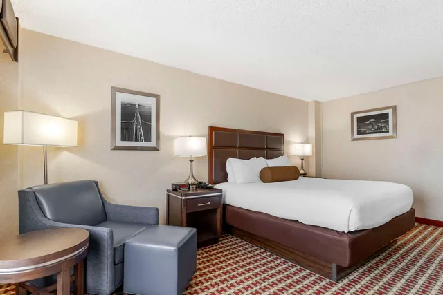 غرفة بسرير كينج، Best Western Plus Grosvenor Airport Hotel 3/4