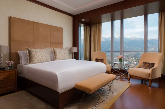 غرفة إليت ركنية بسرير كينج بإطلالة، THE RITZ-CARLTON, ALMATY 1/7