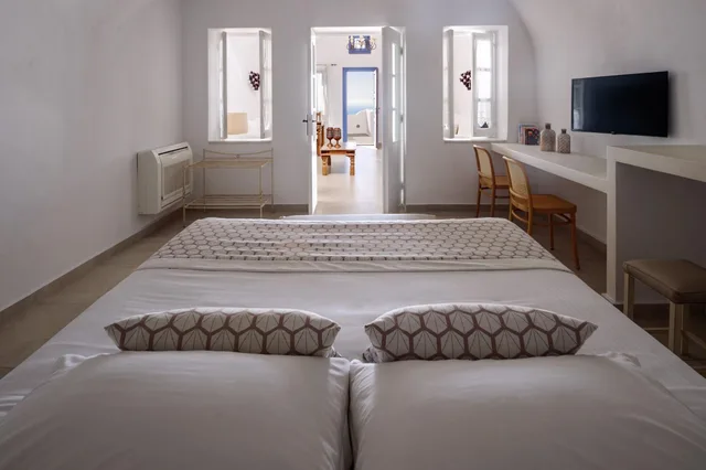 Deluxe, Apartment, Outdoor Jetted Tub، Kamares Apartments 4/4