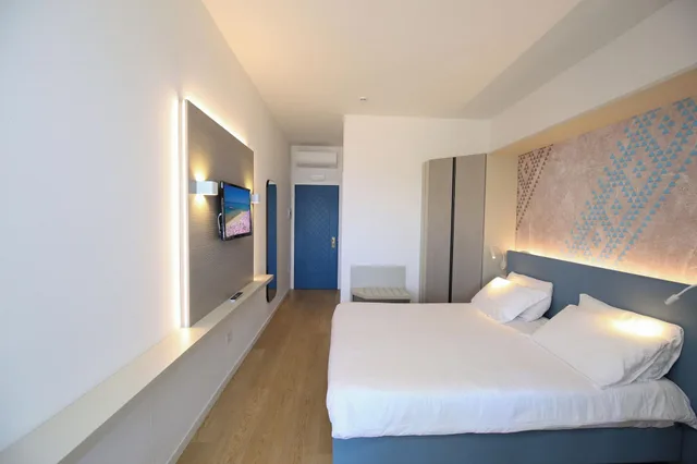 غرفة بانورامية ثلاثية بإطلالة على البحر، Riviera Castelsardo Hotel 3/10