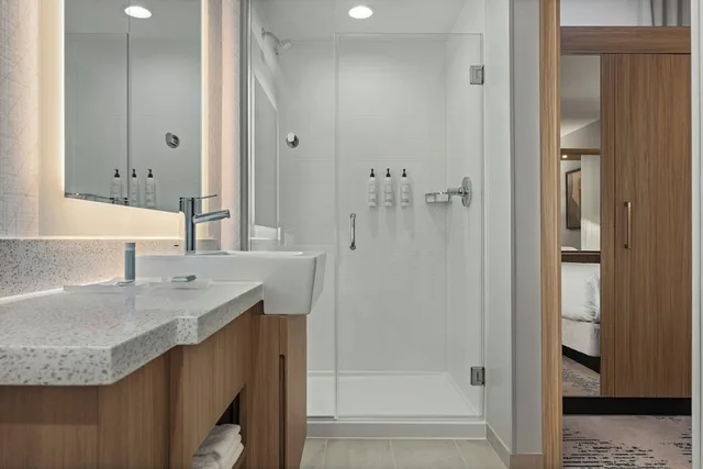 جناح بسرير كينج مع سرير سحّاب إضافي، SpringHill Suites by Marriott Bettendorf 4/9
