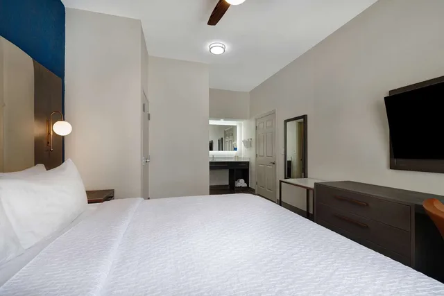 2 Bedrooms, Suite, King Bed, Homewood Suites by Hilton Jackson-Ridgeland 2/10
