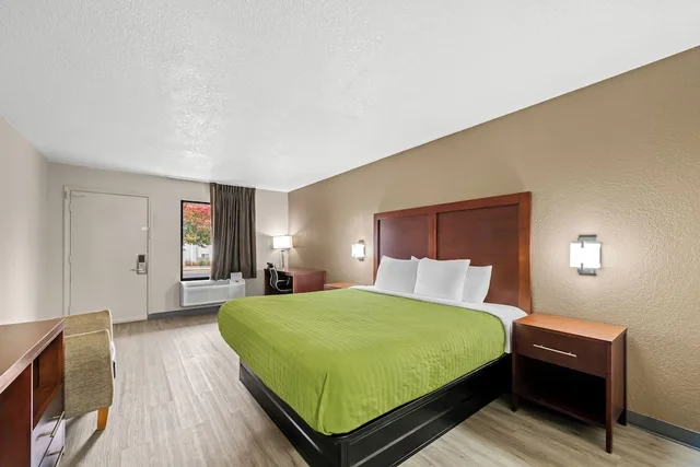 غرفة قياسية بسرير كينج، Econo Lodge Kannapolis - Concord 3/10