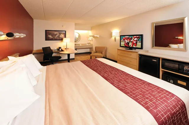 غرفة سوبيريور بسرير كينج، Red Roof Inn Harrisburg - Hershey 3/6