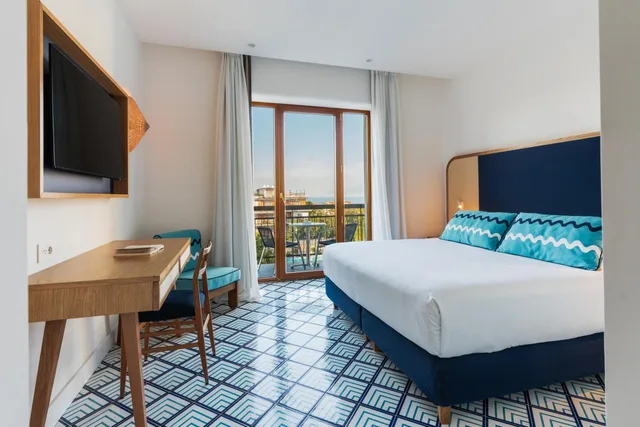 غرفة سوبيريور بسرير مزدوج أو سريرين منفصلين بشرفة، Grand Hotel Flora Sorrento 4/10