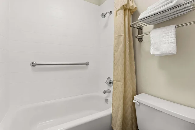 غرفة قياسية بسرير كينج، Best Western Greenville Inn 2/2