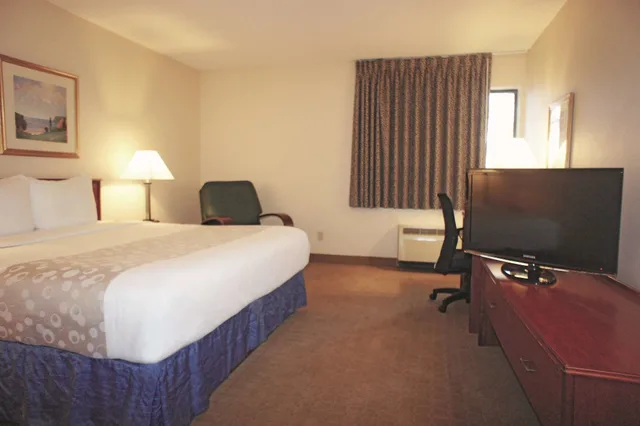غرفة بسرير كينج، La Quinta Inn Omaha Southwest 4/10