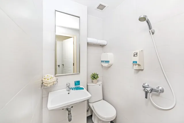 غرفة قياسية بسرير كوين، Hotel 81 Elegance 5/5