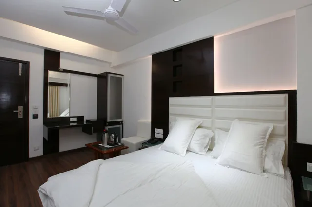 غرفة تنفيذية بسريرين منفصلين، HOTEL ATITHI 1/5