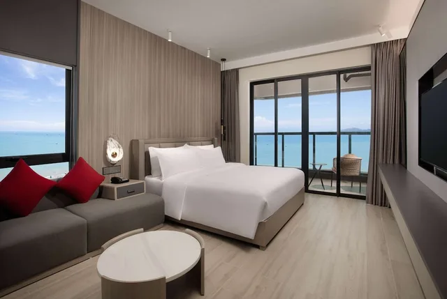 غرفة ديلوكس بسرير كينج بإطلالة على البحر، Ramada by Wyndham Huizhou Double Moon Bay 1/1