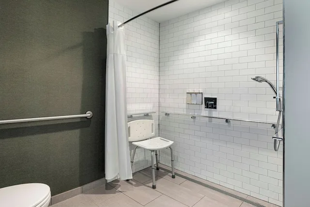 غرفة قياسية بسرير كينج لذوي الإعاقة، The Southlake Hotel 7/10