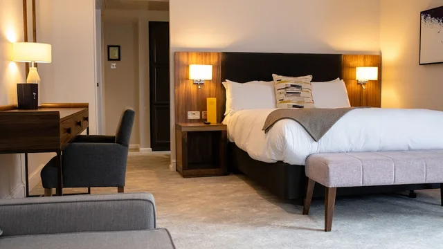 غرفة قياسية بسرير كينج، Voco Oxford Thames by IHG 6/10