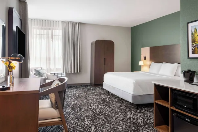 غرفة بسرير كينج لذوي الإعاقة، La Quinta Inn and Suites by Wyndham Lincoln 2/5