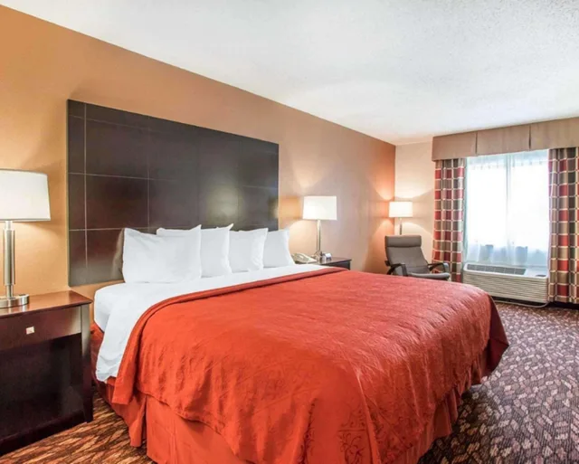 غرفة بسرير مزدوج، Quality Inn St. Mary's, OH 2/2