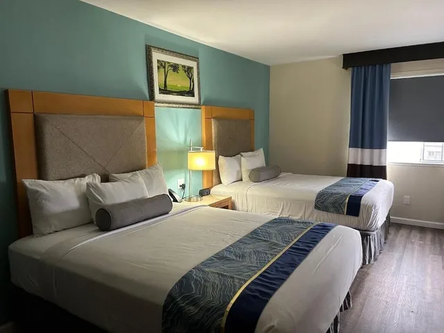 جناح بسريرين كوين بإطلالة على البحر، Howard Johnson By Wyndham Santa Cruz Beach Boardwalk 1/2
