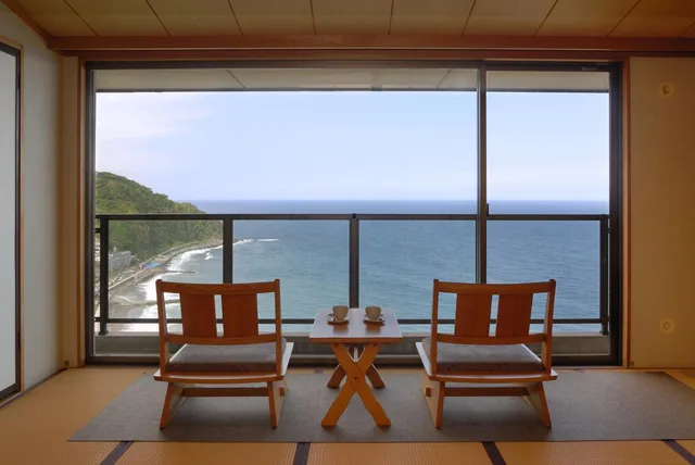 غرفة يابانية غربية بإطلالة على البحر، IZU RETREAT by Onko Chishin 3/3