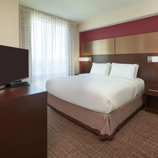 استوديو بسرير كينج مع أريكة بحوض استحمام لذوي الإعاقة، Residence Inn Philadelphia Airport 1/5