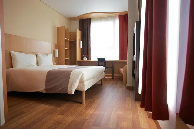 Room, 2 Double Beds, Ibis Kaunas Centre 6/10