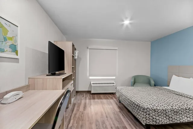 غرفة مفردة بسرير كوين، WoodSpring Suites Gilbert - Mesa Gateway Airport 2/4