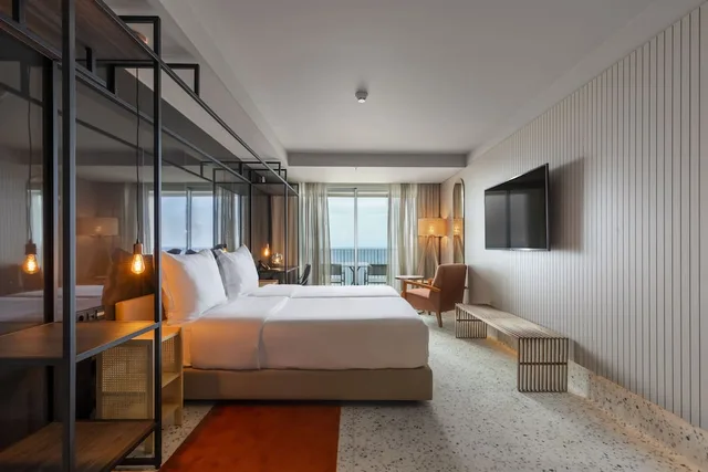 City، NEXT by Savoy Signature 3/6