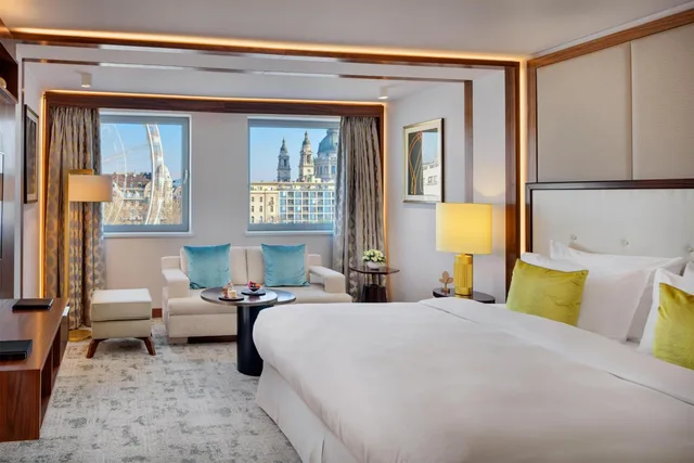 غرفة بسرير كينج بإطلالة على المتنزه، Kempinski Hotel Corvinus Budapest 1/1