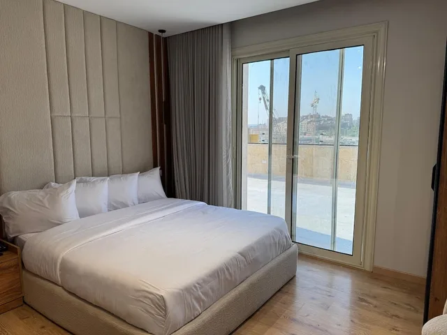 جناح جونيور بسرير كينج بإطلالة على المدينة بشرفة، Palacio Pyramids Hotel 1/7