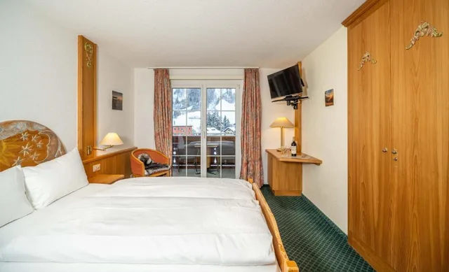 غرفة مريحة بشرفة، Grichting Hotel & Serviced Apartments 1/1