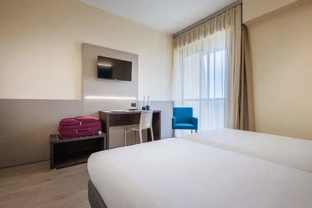 Family, Triple, 1 Double and 1 Single Bed, JR Hotels Gate 7 Bologna 1/7