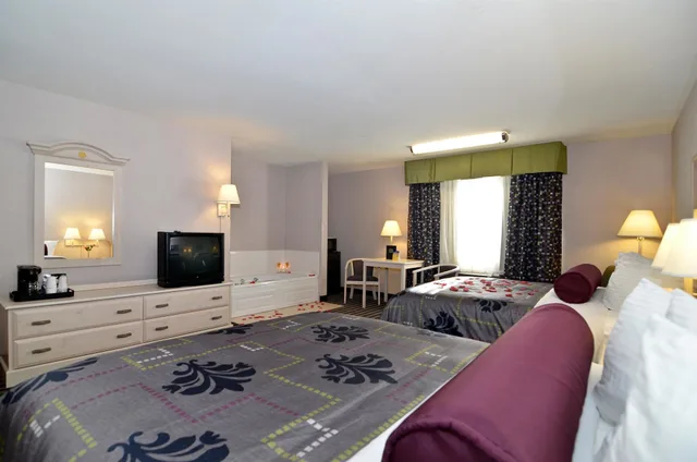 Suite, 2 Queen Beds, Jetted Tub, Best Western Borger Inn 3/10