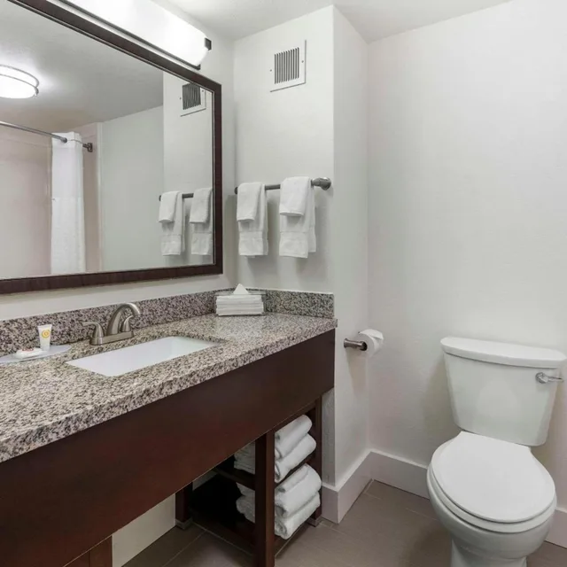 جناح بسريرين كوين مع أريكة، Comfort Suites Tulare Sequoia Gateway 8/9