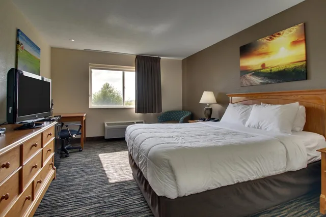 غرفة بسرير كوين، Everspring Inn Suites 2/3