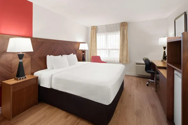 غرفة بسرير كينج، Ramada by Wyndham Arnprior 5/6