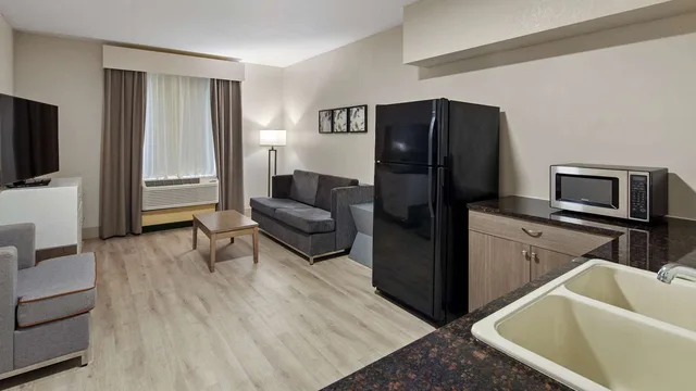 جناح بسرير كينج وسرير كوين مع أريكة، Best Western Heritage Inn & Suites 3/3