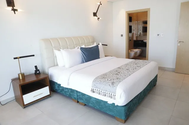 1 Bedroom, Apartment, King Bed, Waterfront Hotel Apartment 3/5