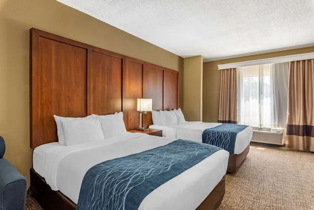 غرفة قياسية بسريرين كوين، Comfort Inn and Suites El Dorado, AR 1/2