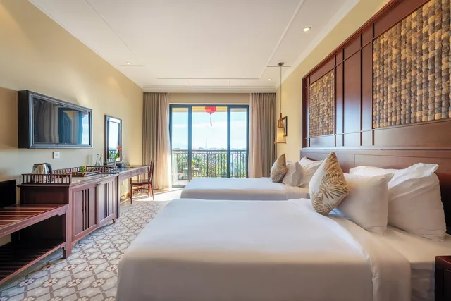 غرفة ديلوكس بسريرين منفصلين بإطلالة على المسبح بشرفة، Ahoy Hoi An Boutique Resort & Spa 1/5