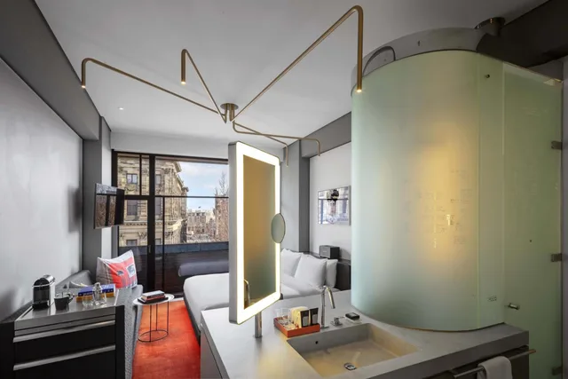 Exchange, Guest Room, Deluxe, King Bed, City View، W Amsterdam 5/6