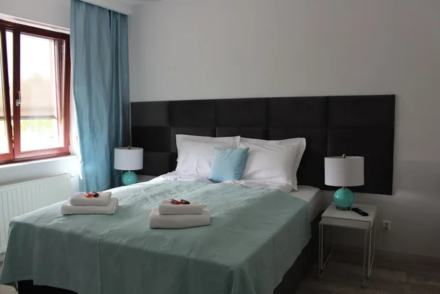 شقة عائلية بسرير كوين وسريرين منفصلين بغرفتي نوم مع أريكة، A11 Apartments & Spa Dermique 3/4