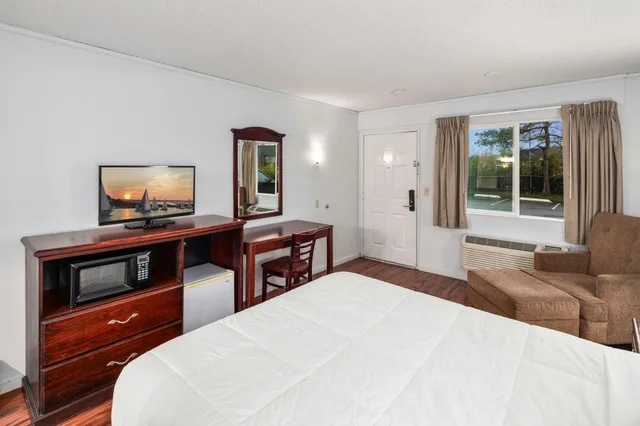 غرفة بسرير كوين لذوي الإعاقة، Inn at Lake Washington By OYO I-405 1/5